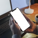 Чи робить мобільний телефон життя українців кращим?